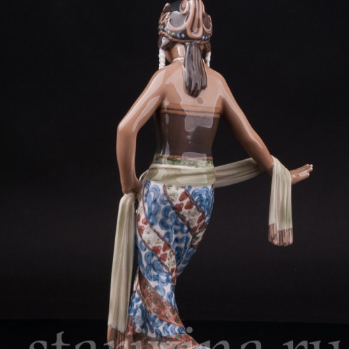 Фигурка из фарфора девушки Танцовщица с острова Ява Dahl Jensen, Дания.