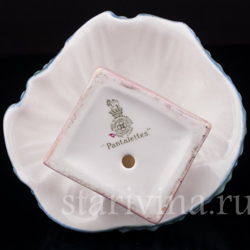 Фарфоровая фигурка Девушка на прогулке, Royal Doulton, Великобритания, 1929-42 гг.