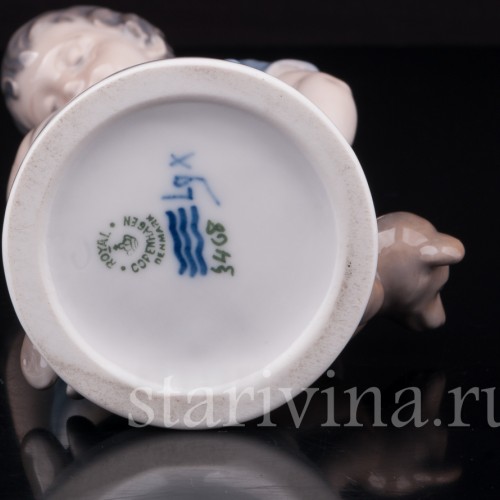 Статуэтка из фарфора Мальчик с мишкой, Royal Copenhagen, Дания, 1952 год.