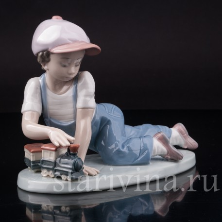 Фарфоровая фигурка Мальчик с паровозиком, Lladro, Испания, 1992 г.