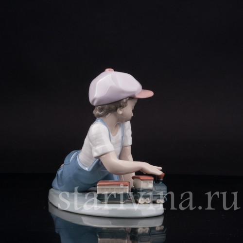 Фарфоровая фигурка Мальчик с паровозиком, Lladro, Испания, 1992 г.