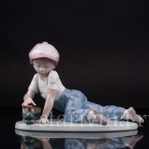 Фарфоровая фигурка Мальчик с паровозиком, Lladro, Испания, 1992 г.