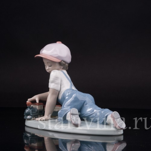 Фарфоровая фигурка Мальчик с паровозиком, Lladro, Испания, 1992 г.