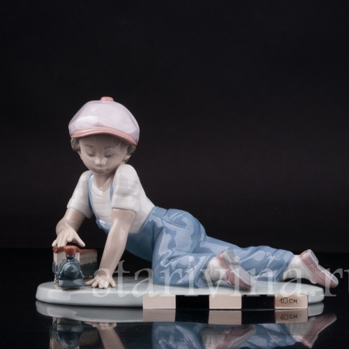 Фарфоровая фигурка Мальчик с паровозиком, Lladro, Испания, 1992 г.