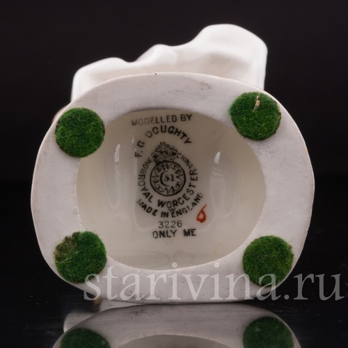 Фигурка девочки из фарфора Только я! Royal Worcester, Великобритания, вт. пол. 20 века.