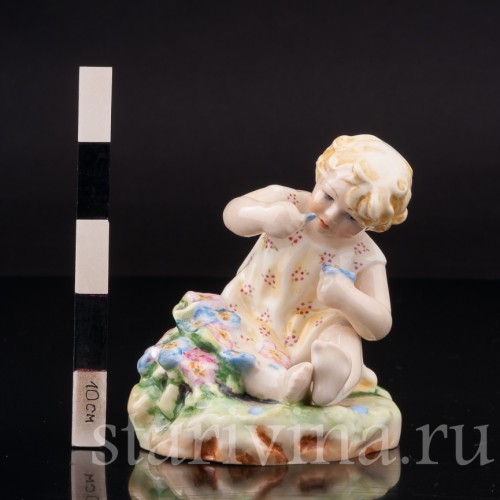 Фигурка девочки из фарфора Шалунья Royal Worcester, Великобритания, 1951 год.