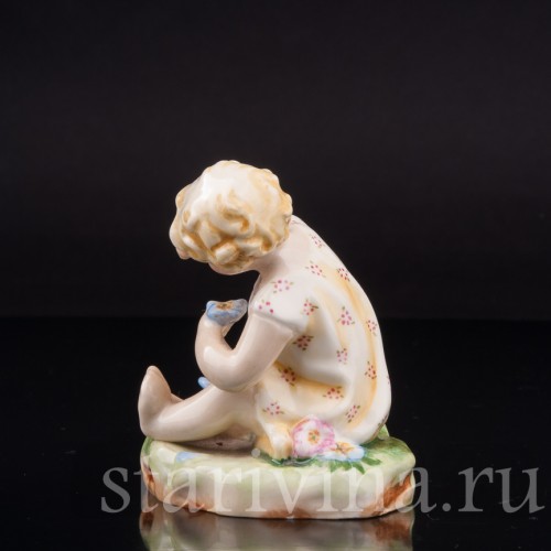 Фигурка девочки из фарфора Шалунья Royal Worcester, Великобритания, 1951 год.
