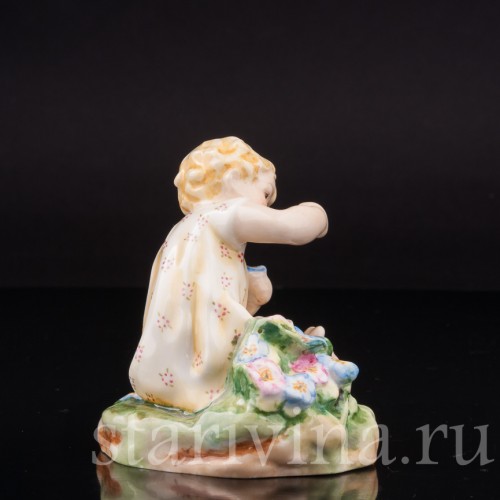 Фигурка девочки из фарфора Шалунья Royal Worcester, Великобритания, 1951 год.