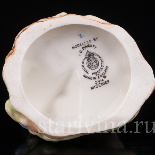 Фигурка девочки из фарфора Шалунья Royal Worcester, Великобритания, 1951 год.