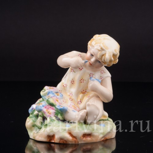 Фигурка девочки из фарфора Шалунья Royal Worcester, Великобритания, 1951 год.