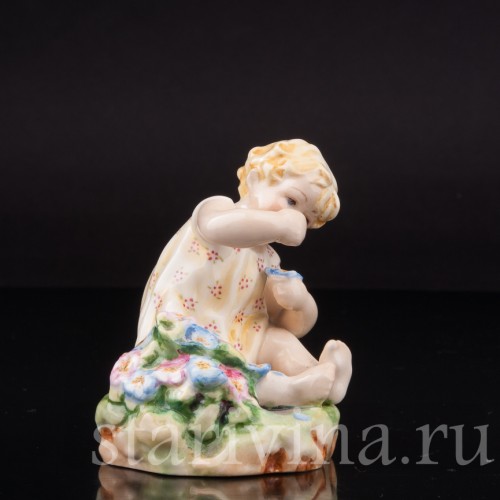 Фигурка девочки из фарфора Шалунья Royal Worcester, Великобритания, 1951 год.