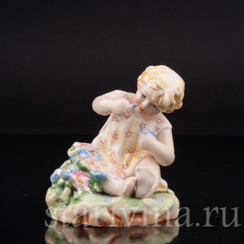 Фигурка девочки из фарфора Шалунья Royal Worcester, Великобритания, 1951 год.