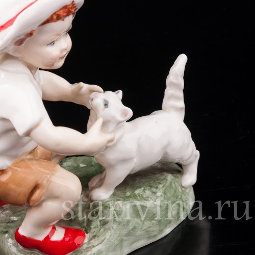 Фарфоровая статуэтка Снежок, мальчик с кошкой, Royal Worcester, Великобритания, вт. пол. 20 века.