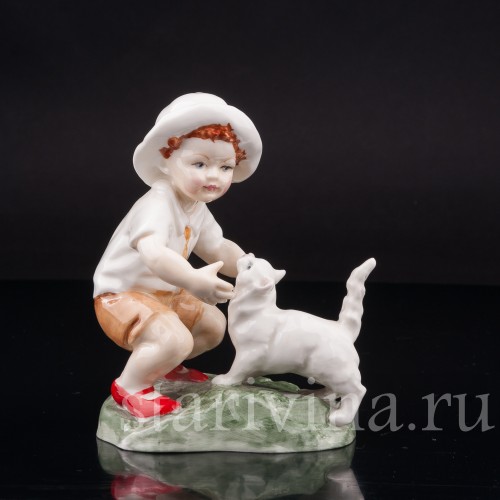 Фарфоровая статуэтка Снежок, мальчик с кошкой, Royal Worcester, Великобритания, вт. пол. 20 века.