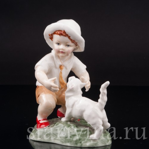 Фарфоровая статуэтка Снежок, мальчик с кошкой, Royal Worcester, Великобритания, вт. пол. 20 века.