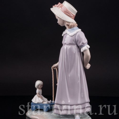 Фарфоровая фигурка Девочка с куклой в коляске, Lladro, Испания, 1978 год.