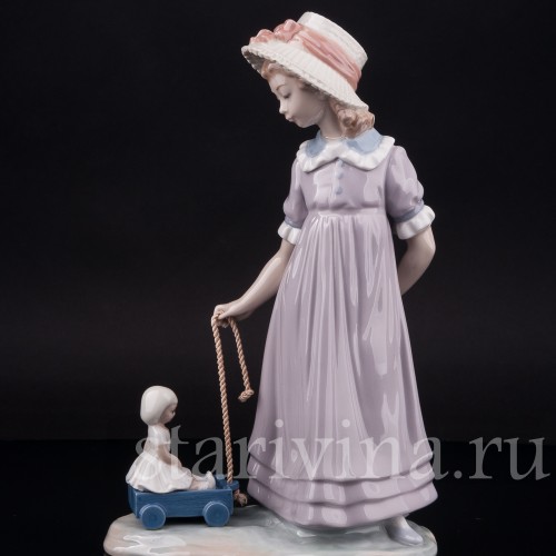 Фарфоровая фигурка Девочка с куклой в коляске, Lladro, Испания, 1978 год.