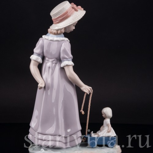 Фарфоровая фигурка Девочка с куклой в коляске, Lladro, Испания, 1978 год.