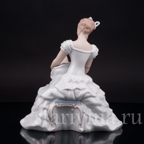 Фигурка из фарфора Балерина, завязывающая балетную туфельку, Wallendorf, Германия, 1960 гг.