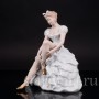 Фигурка из фарфора Балерина, завязывающая балетную туфельку, Wallendorf, Германия, 1960 гг.