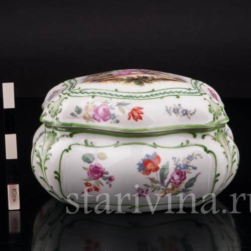 Фарфоровая шкатулка Галантная пара в парке, Германия, кон. 19 - нач. 20 вв.