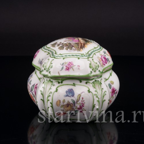 Фарфоровая шкатулка Галантная пара в парке, Германия, кон. 19 - нач. 20 вв.