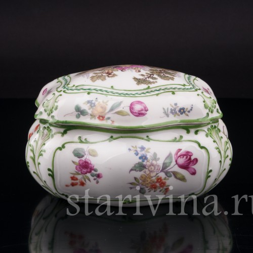 Фарфоровая шкатулка Галантная пара в парке, Германия, кон. 19 - нач. 20 вв.