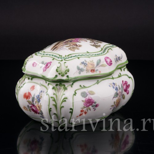 Фарфоровая шкатулка Галантная пара в парке, Германия, кон. 19 - нач. 20 вв.