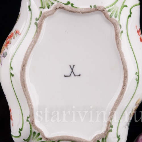 Фарфоровая шкатулка Галантная пара в парке, Германия, кон. 19 - нач. 20 вв.