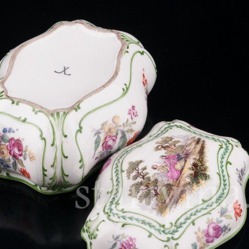 Фарфоровая шкатулка Галантная пара в парке, Германия, кон. 19 - нач. 20 вв.