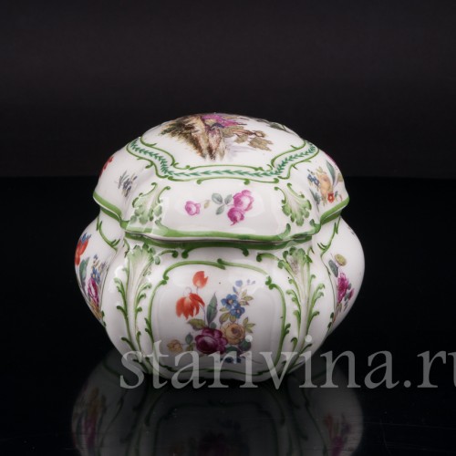 Фарфоровая шкатулка Галантная пара в парке, Германия, кон. 19 - нач. 20 вв.