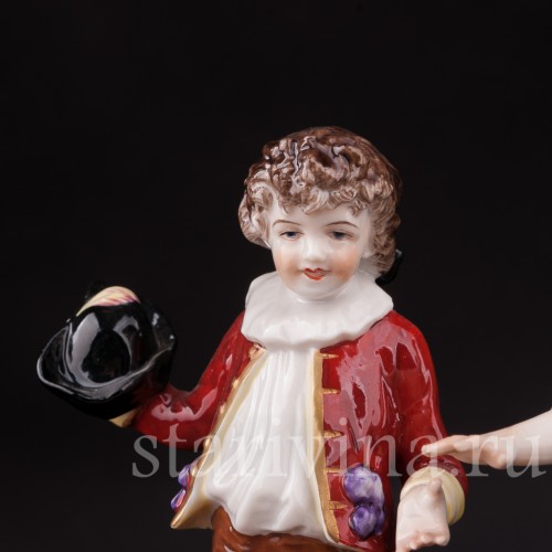 Фигурка из фарфора Дети на прогулке Volkstedt, Германия, вт. пол. 20 в.