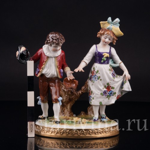 Фигурка из фарфора Дети на прогулке Volkstedt, Германия, вт. пол. 20 в.