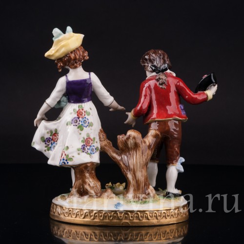 Фигурка из фарфора Дети на прогулке Volkstedt, Германия, вт. пол. 20 в.