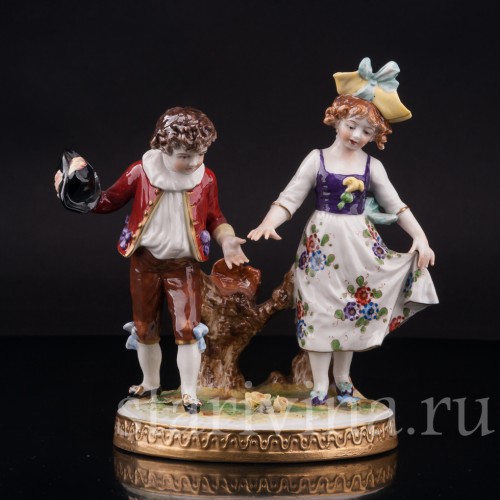 Фигурка из фарфора Дети на прогулке Volkstedt, Германия, вт. пол. 20 в.