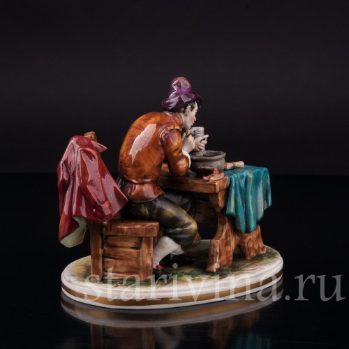 Фарфоровая статуэтка В трактире, Дрезден, Германия, нач. 20 в.