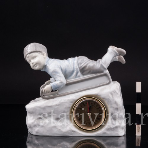 Фарфоровые часы С горки на санках, Heubach, Германия, нач. 20 в.