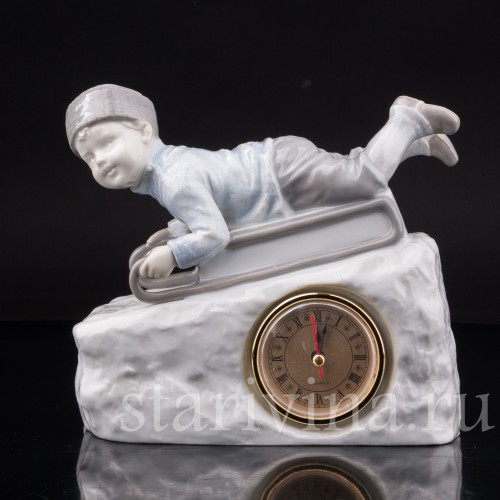 Фарфоровые часы С горки на санках, Heubach, Германия, нач. 20 в.