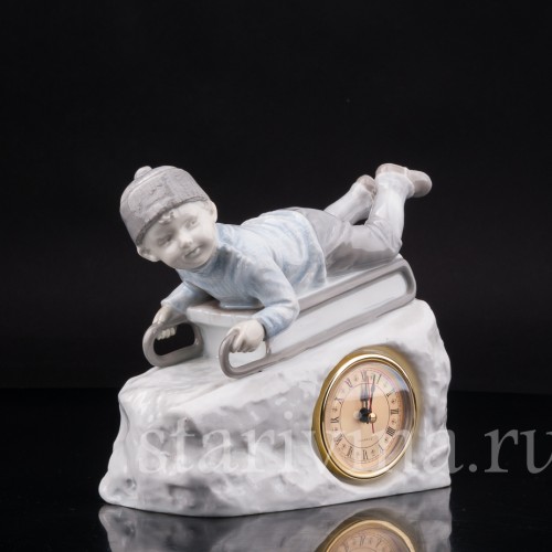 Фарфоровые часы С горки на санках, Heubach, Германия, нач. 20 в.