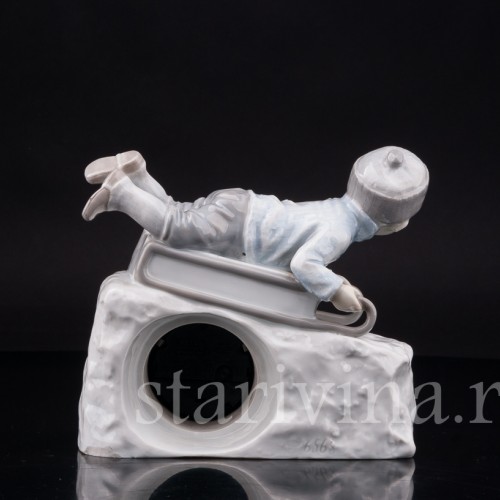 Фарфоровые часы С горки на санках, Heubach, Германия, нач. 20 в.