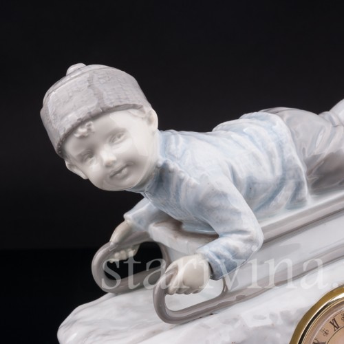 Фарфоровые часы С горки на санках, Heubach, Германия, нач. 20 в.