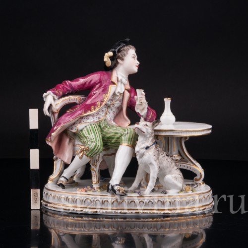 Фарфоровая композиция Кавалер с собакой за столом, Carl Thieme, Германия, кон. 19 в.