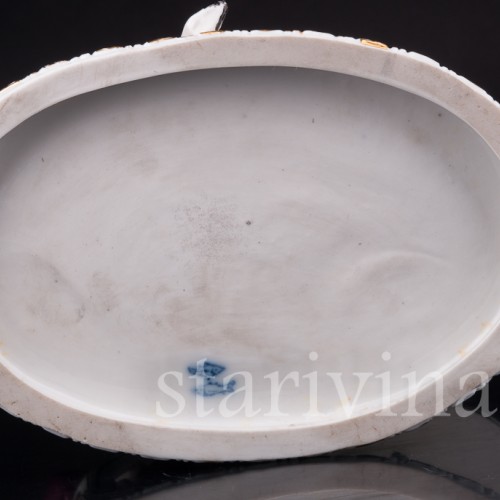 Фарфоровая композиция Кавалер с собакой за столом, Carl Thieme, Германия, кон. 19 в.