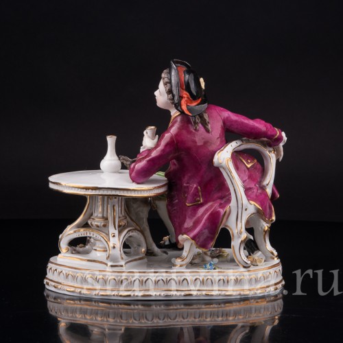 Фарфоровая композиция Кавалер с собакой за столом, Carl Thieme, Германия, кон. 19 в.