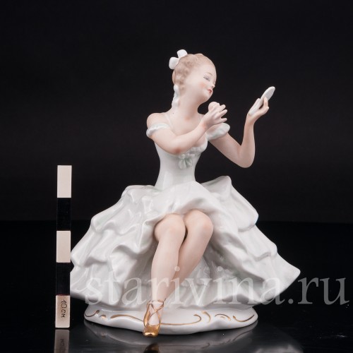 Фарфоровая фигурка Девушка с зеркалом, Wallendorf, Германия, 1960 гг.