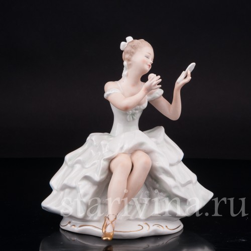 Фарфоровая фигурка Девушка с зеркалом, Wallendorf, Германия, 1960 гг.