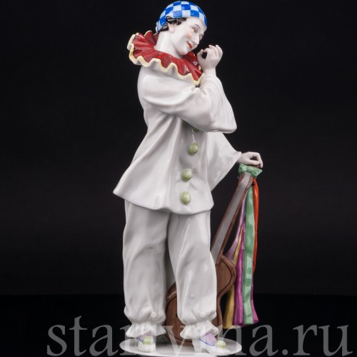Фарфоровая статуэтка Пьеро с гитарой, Muller & Co, Германия, нач. 20 в.