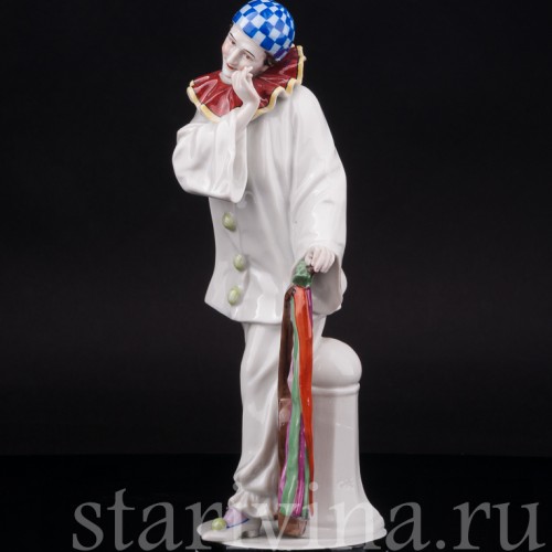 Фарфоровая статуэтка Пьеро с гитарой, Muller & Co, Германия, нач. 20 в.