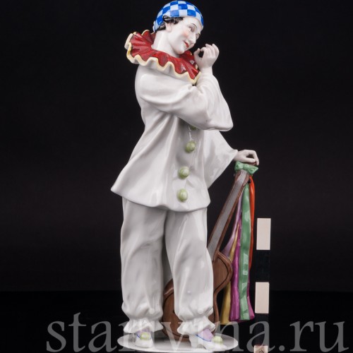 Фарфоровая статуэтка Пьеро с гитарой, Muller & Co, Германия, нач. 20 в.