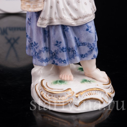 Фигурка из фарфора Девочка с цветочной корзиной Meissen, Германия, сер. 19 - нач. 20 вв.